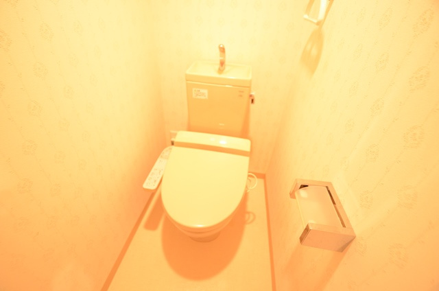 シンプルで使いやすいトイレです♪
