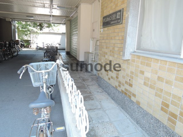 マンション緑町のエントランス