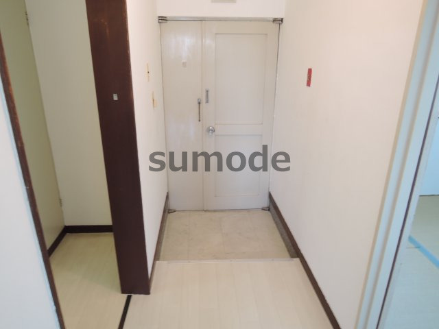 マンション緑町の玄関