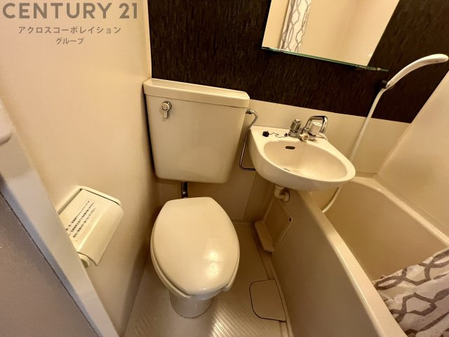 浴室内にトイレがあります☆