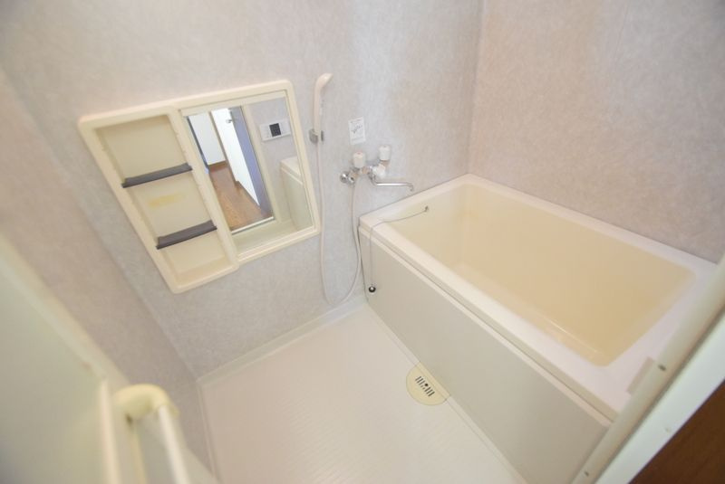 鎌倉市常盤の賃貸マンションの浴室