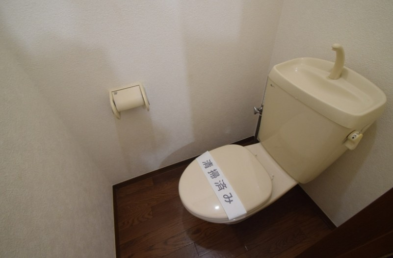 鎌倉市常盤の賃貸マンションのトイレ