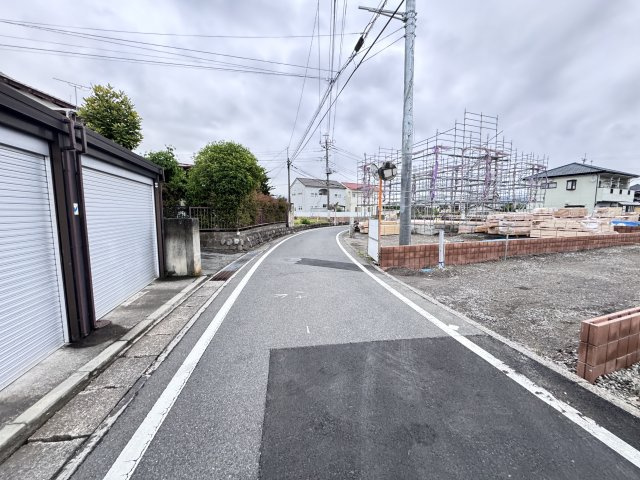 新築　渋川市金井第19　Livele Garden.S　2号棟の前面道路含む現地写真|現地写真　北西側接道幅員約4.6ｍ			
