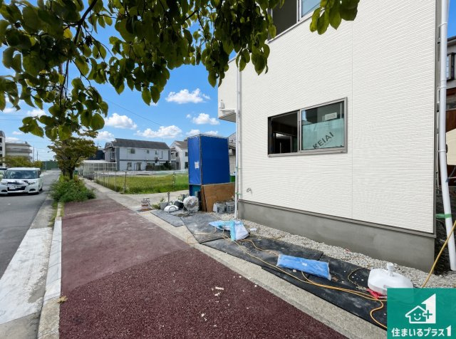 伊丹市荻野　第3期　新築一戸建ての前面道路含む現地写真|周辺は落ち着いた街並みの住宅地！子育てがしやすい住環境です！まだ未完成ですが、現地でしかわからない事もございます。是非一度ご覧ください。