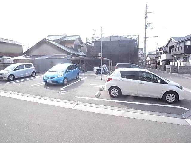 ラ・フォートの駐車場