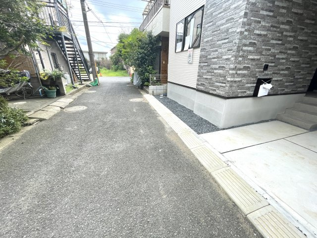 船橋市海神町２丁目２期の前面道路含む現地写真