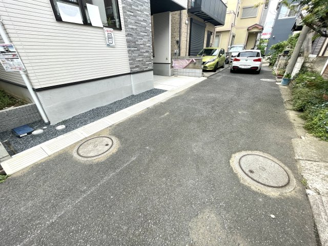 船橋市海神町２丁目２期の前面道路含む現地写真