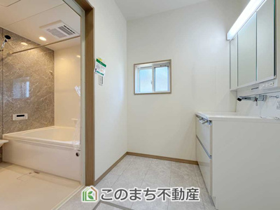 【洗面所】 | ワイウッドコート小山市羽川第2期　 | 伸びるホースのシャワー洗面台で朝の身支度や洗面台のお掃除もラクラク♪