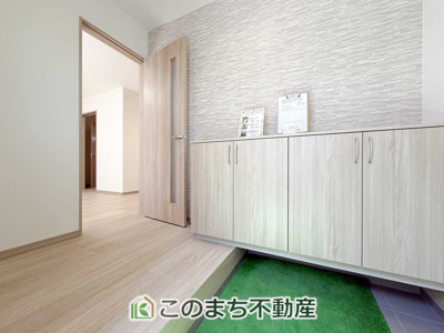【玄関】 | ワイウッドコート小山市羽川第2期　 | 足元ゆったり玄関スペース☆