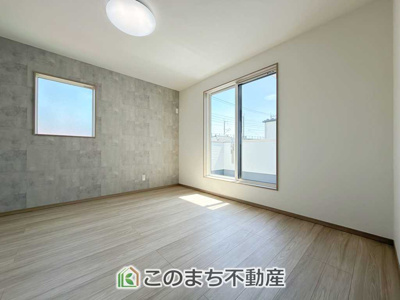 【洋室】 | ワイウッドコート小山市羽川第2期　 | 2面採光の明るい室内が好印象☆