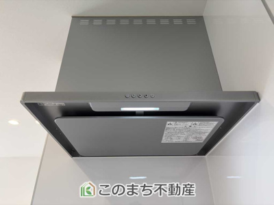 【キッチン】 | ワイウッドコート小山市羽川第2期　 | シンプルながらお料理の匂いをスッキリ吸引するレンジフード☆