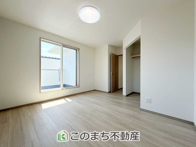 【洋室】 | ワイウッドコート小山市羽川第2期　 | 南向きで明るい室内が好印象☆