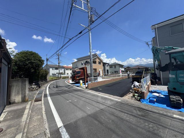 新築　渋川市金井第19　Livele Garden.S　3号棟の前面道路含む現地写真|現地写真　北西側接道幅員約4.6ｍ			