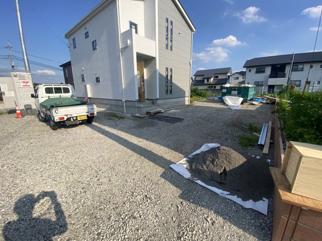 新築　渋川市金井第19　Livele Garden.S　3号棟のその他|現地写真　駐車スペースは2台分可能です！					
