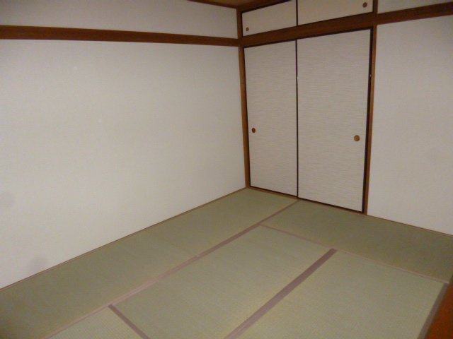 リズ市川平田の和室