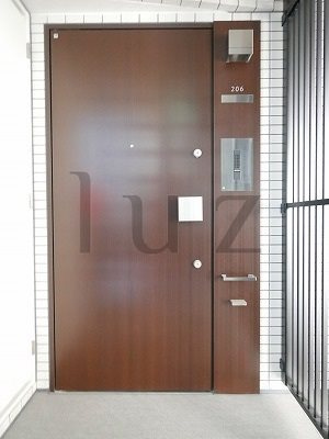 グランパセオ横濱関内プレミアムの玄関