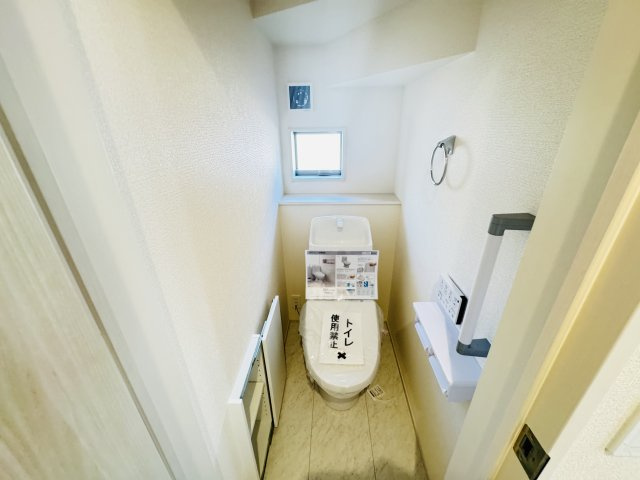新築　渋川市金井第19　Livele Garden.S　4号棟のトイレ|現地写真　節水タイプのウォシュレット付きトイレ、水道料節約に一役買います！							
