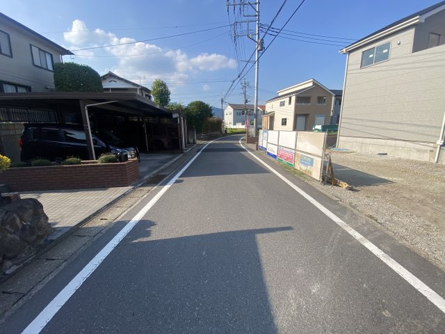 新築　渋川市金井第19　Livele Garden.S　4号棟の前面道路含む現地写真|現地写真　北西側接道幅員約4.6ｍ			