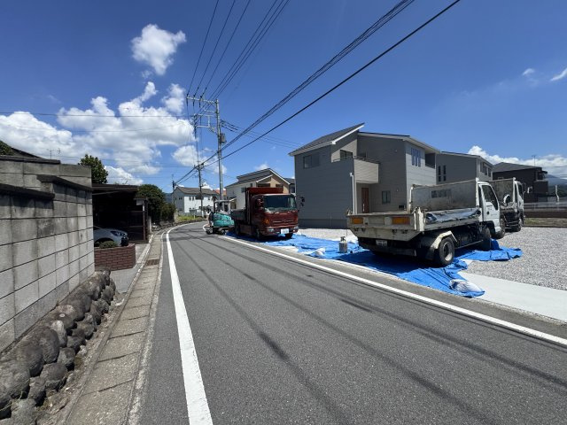 新築　渋川市金井第19　Livele Garden.S　4号棟の前面道路含む現地写真|現地写真　北西側接道幅員約4.6ｍ			