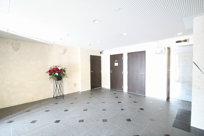 横浜市保土ケ谷区岡沢町の賃貸マンションのロビー