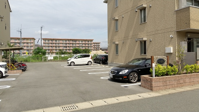 セキュレア須屋　I棟の駐車場