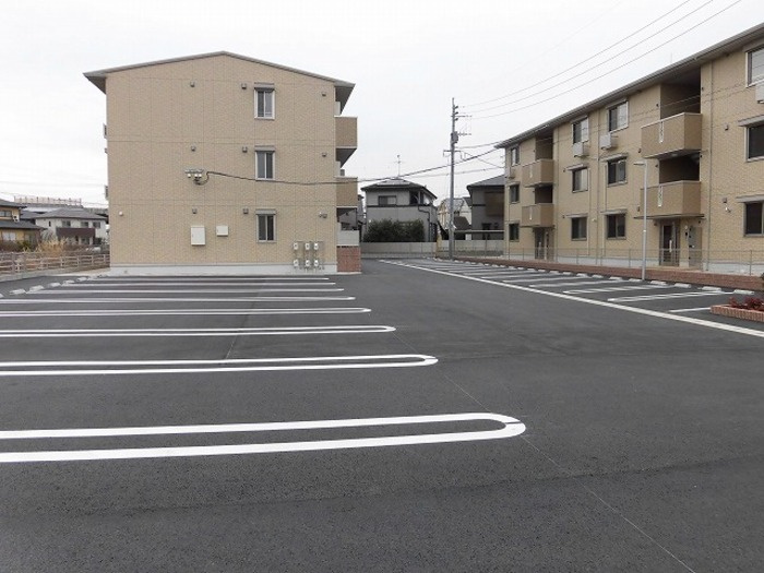 セキュレア須屋　J棟の駐車場