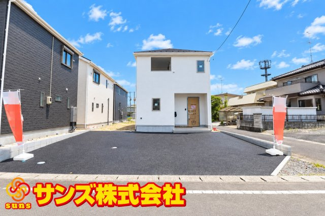 郡山市横塚6丁目　　　１号棟　　芳賀小学校、郡山第４中学区の外観|東側から見た駐車場を含む外観♪