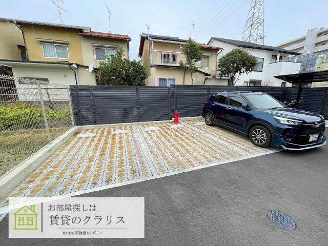 グランレブリー桂川サウススクエアの駐車場