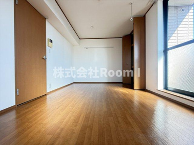 【居間・リビング】 | メゾン共立通 | こちらのリビングで趣味の時間をお楽しみください