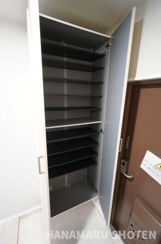 青葉の森公園通り13号棟の玄関|＊当日ご案内可＊ご希望の物件まとめてご案内！弊社が掲載していない物件でもOK♪お気軽にご相談ください ♪お電話でのお問合わせがスムーズ♪