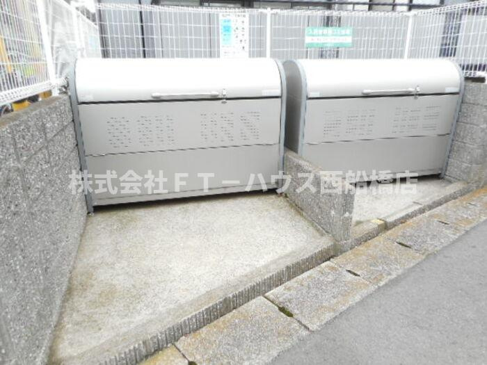 ロイヤルアネックス弐番館のその他共用部分|入居者様専用ゴミストッカー