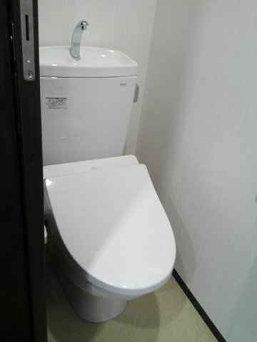 大阪市中央区松屋町住吉の賃貸マンションのトイレ