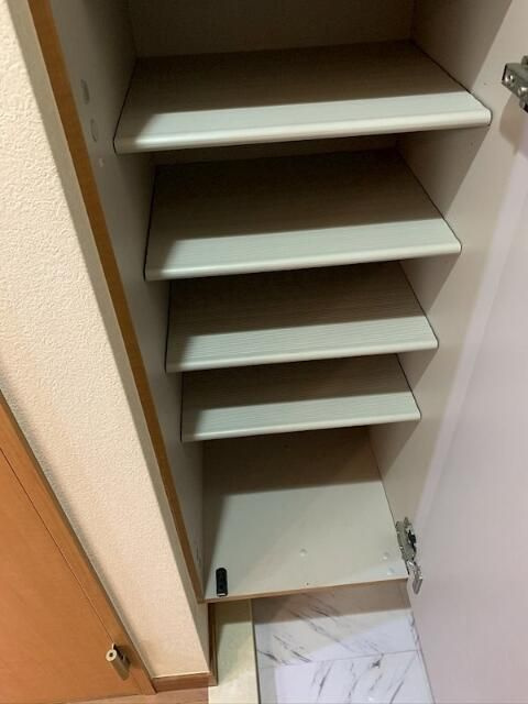 プレジール千駄木の玄関