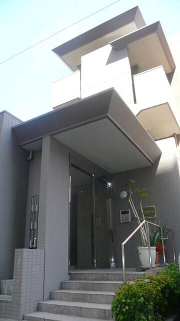 プレジール千駄木のエントランス