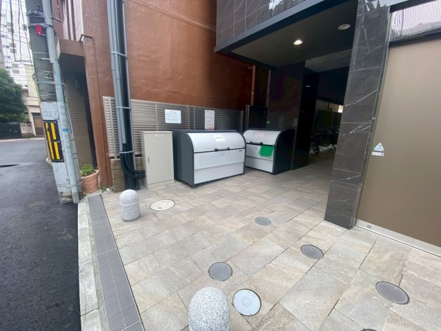 サンレイズ本町二丁目のエントランス