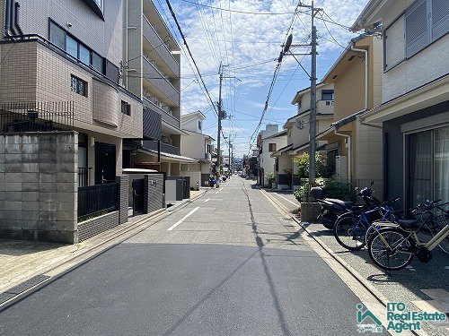 上京区 中社町 新築戸建の前面道路含む現地写真