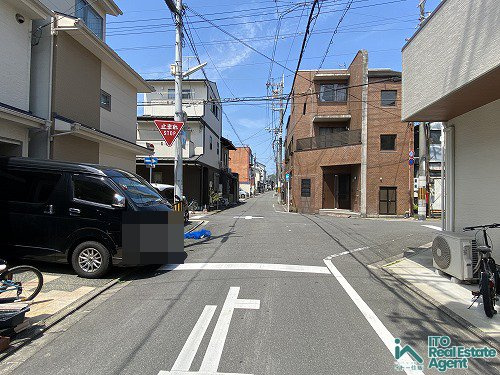 上京区 中社町 新築戸建の前面道路含む現地写真