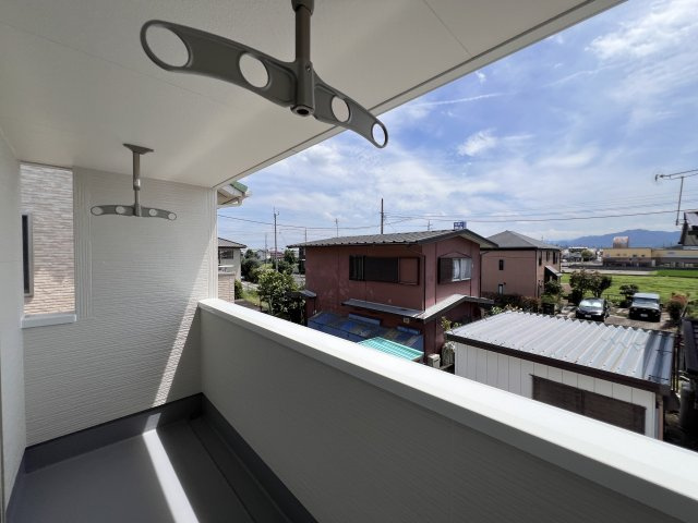 新築　藤岡市下大塚　Livele Garden.S　１号棟のバルコニー|　インナーバルコニーで少しの雨なら濡れずにすみます。天気が怪しいけど…という悩みも解消ですね!									

