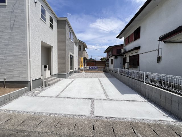 新築　藤岡市下大塚　Livele Garden.S　１号棟の駐車場|　駐車スペースは並列2台分可能です！
