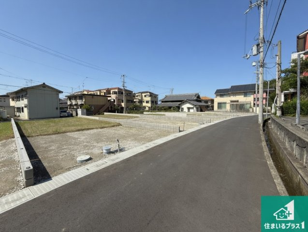 南河内郡河南町東山　第1期　新築一戸建ての前面道路含む現地写真|周辺は落ち着いた街並みの住宅地！子育てがしやすい住環境です！まだ未完成ですが、現地でしかわからない事もございます。是非一度ご覧ください。