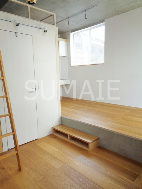 北区田端４丁目の賃貸マンションの居間・リビング|ＬＤＫと洋室の間は段差があります☆