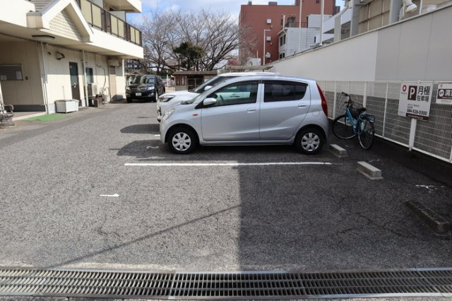 みよしのハイツの駐車場