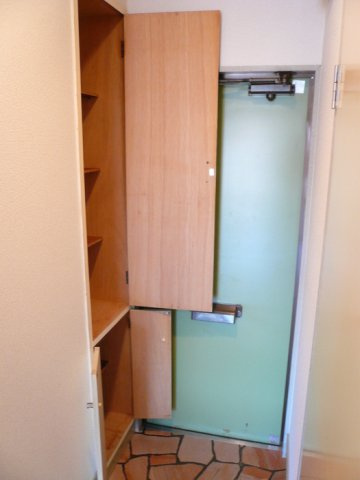 みよしのハイツの玄関