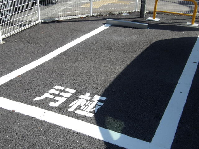 町田市能ヶ谷２丁目の一戸建ての駐車場