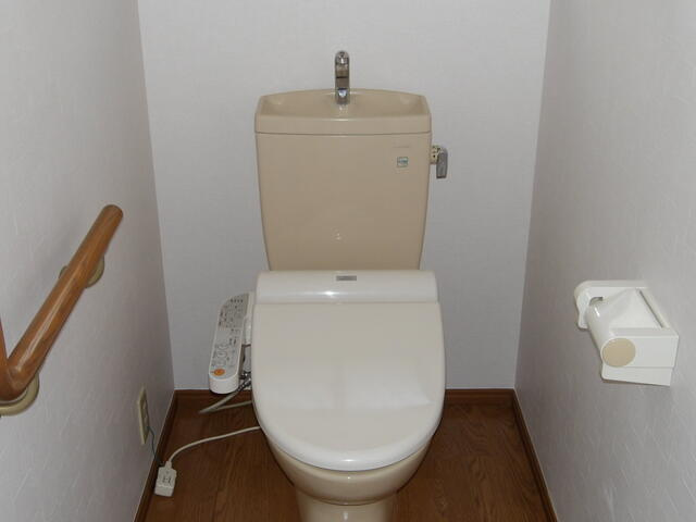 町田市能ヶ谷２丁目の一戸建てのトイレ