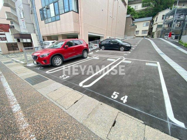 アクタス籠町グランミライの駐車場