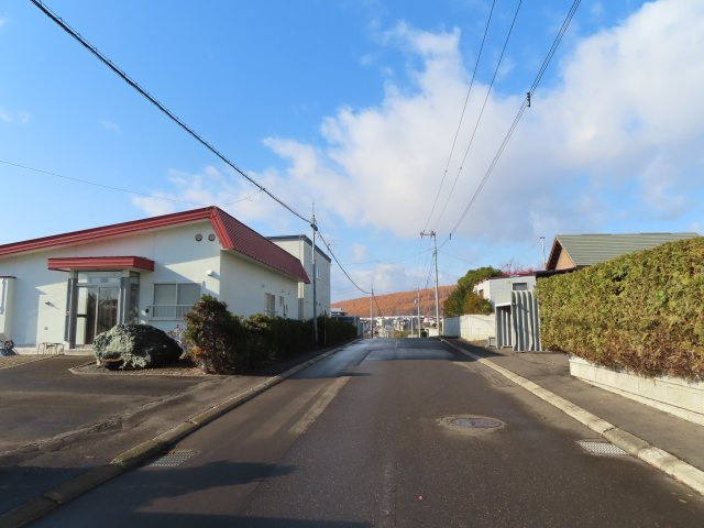 北見市高栄西町３丁目９番３０号　中古売家外土地５筆の前面道路含む現地写真