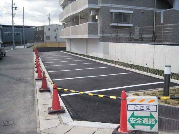 ロゼック大高の駐車場