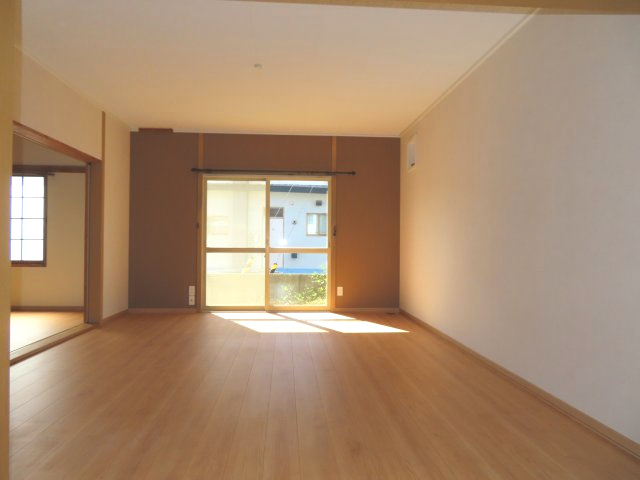 北見市高砂町１２番３号　中古売家の居間・リビング|ゆったり過ごせる居間です