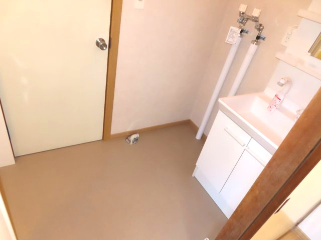 北見市高砂町１２番３号　中古売家の脱衣所|洗面脱衣